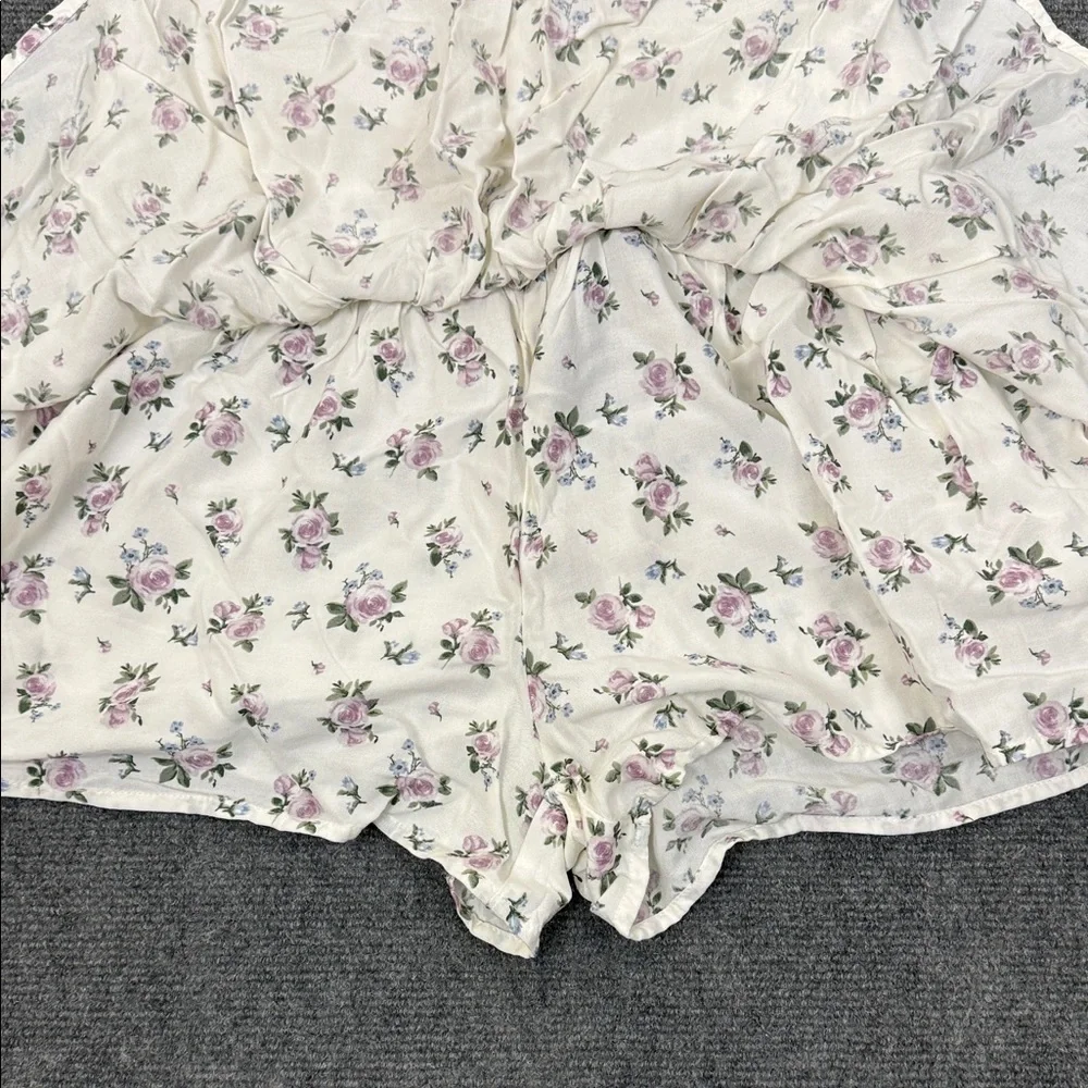 NWT Hollister Smocked Waist Tiered Mini Skort with Lavender Rose Print Sz L (B5)